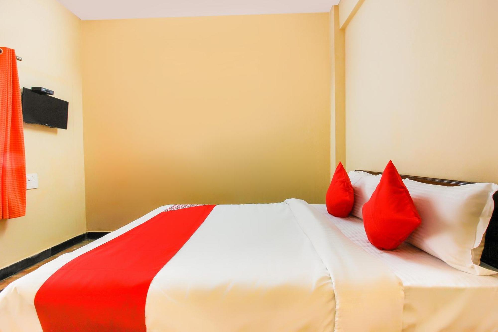 Hotel O Sai Residency Near Sr Nagar Metro Station Hyderabad Exterior foto