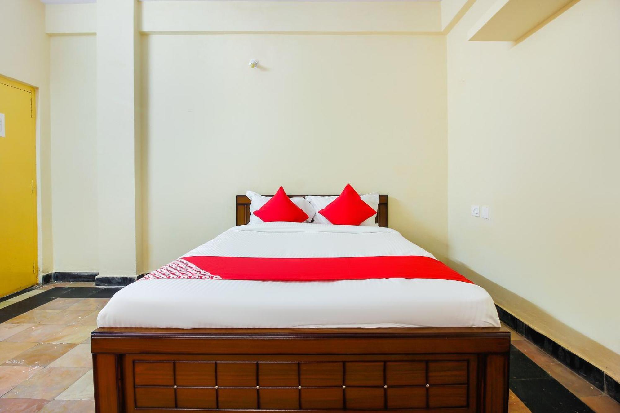 Hotel O Sai Residency Near Sr Nagar Metro Station Hyderabad Exterior foto