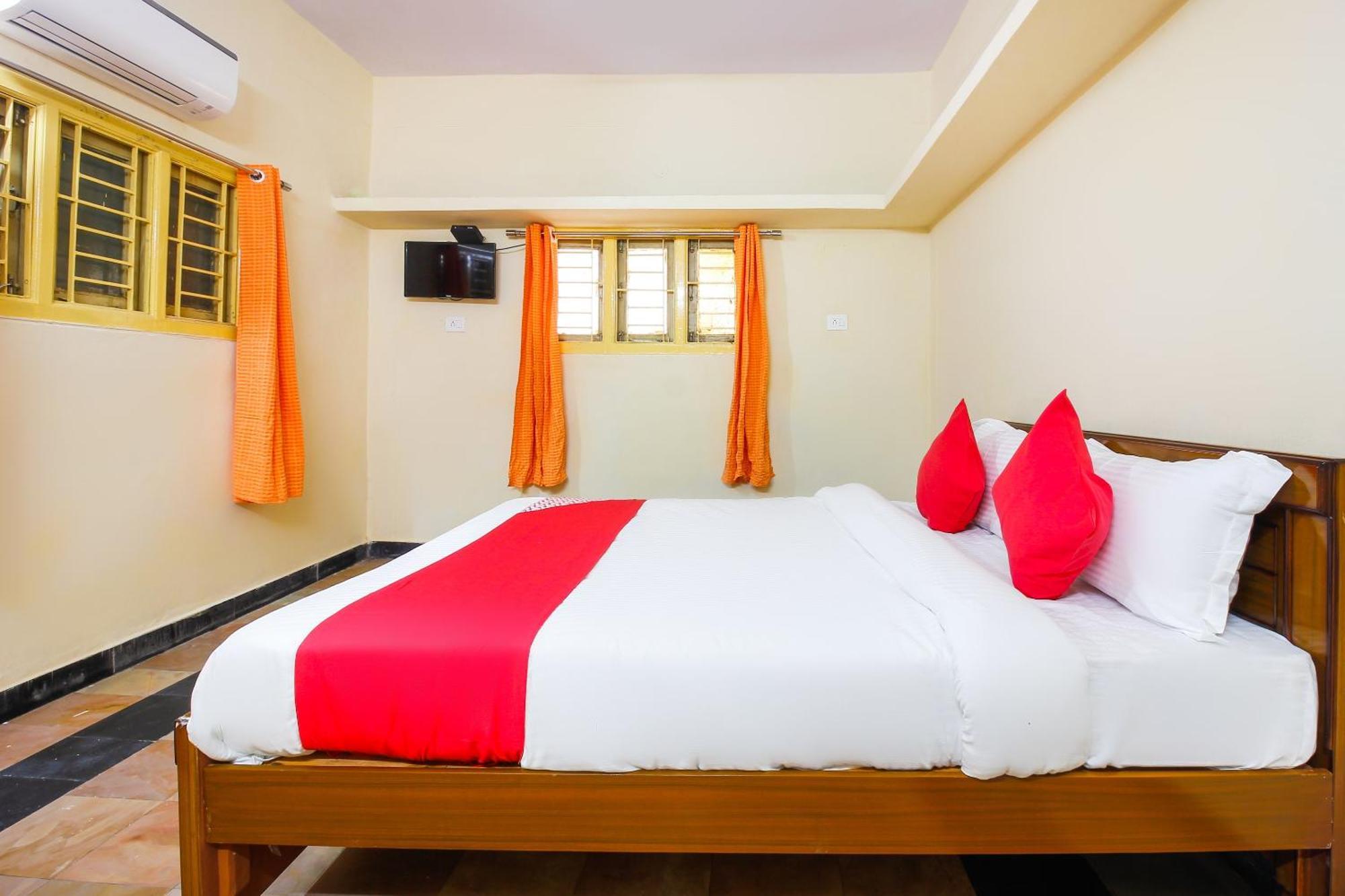 Hotel O Sai Residency Near Sr Nagar Metro Station Hyderabad Exterior foto